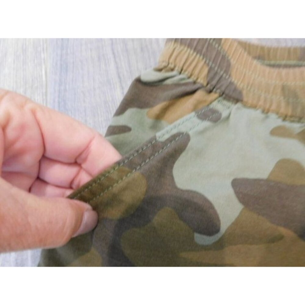 Levi size Large  Camo Green Joggers Women's - Picture 5 of 7